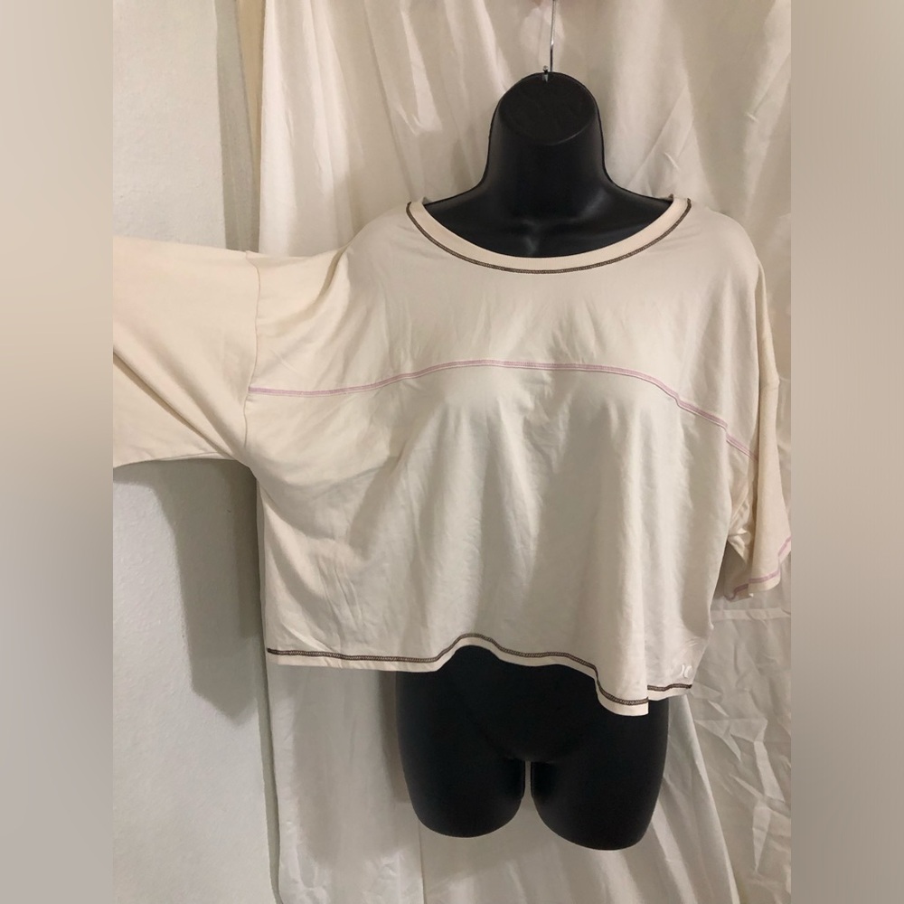 Hurley cream exposed stitching cropped‎ boxy tee size XL brand new